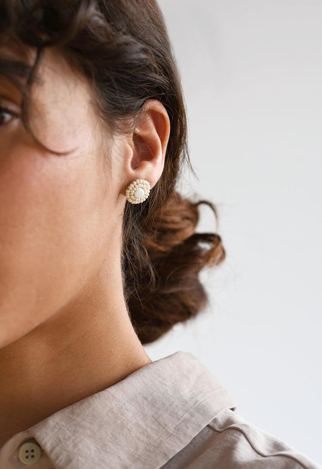 Small Kifungo Leather Beaded Button Earrings - Pearl White